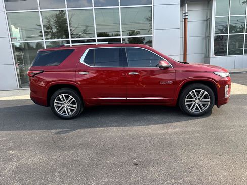 Used 2023 Chevrolet Traverse High Country FWD image 3