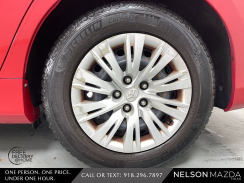 Used 2012 Toyota Camry LE image 12