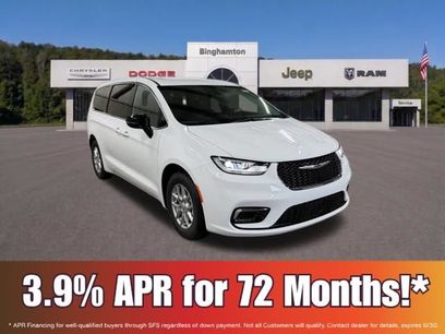 New 2026 Chrysler Pacifica Select