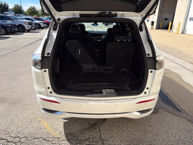 Used 2022 Buick Enclave Avenir w/ Avenir Technology Package FWD image 15