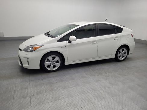 Used 2015 Toyota Prius Five image 2