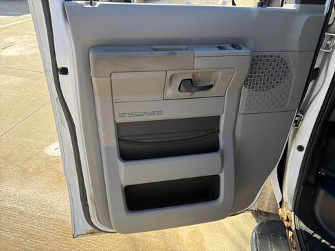 Used 2009 Ford E-250 and Econoline 250 image 13