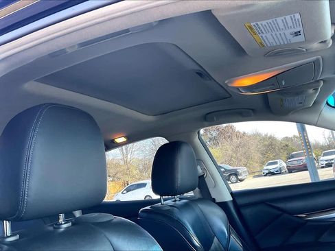 Used 2015 INFINITI Q70 Hybrid w/ Deluxe Touring Package image 12