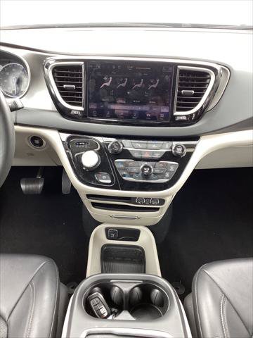 Used 2024 Chrysler Pacifica Touring-L FWD image 23