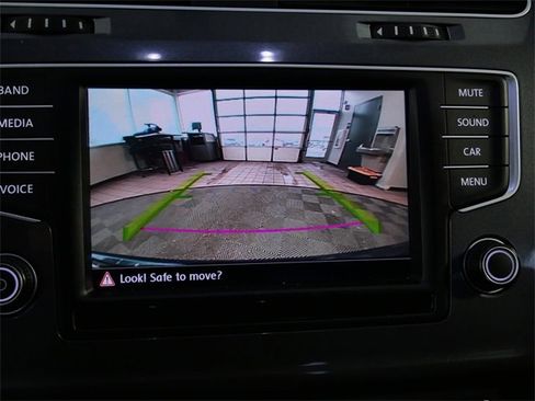 Used 2016 Volkswagen e-Golf SE w/ DC Fast Charging Package image 23