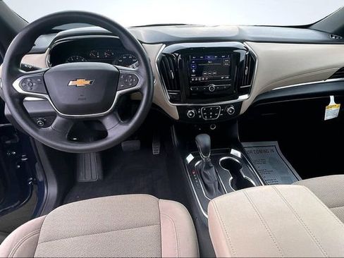 Used 2022 Chevrolet Traverse LS image 7