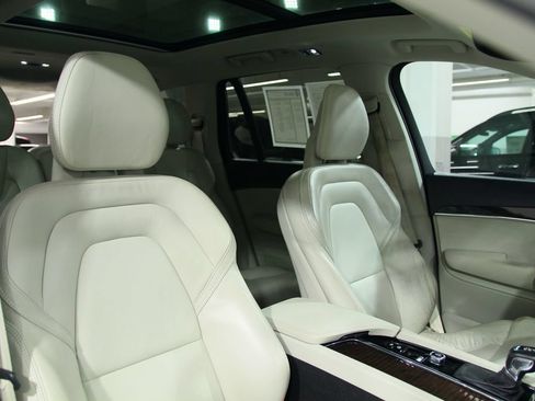 Used 2018 Volvo XC90 T6 Momentum w/ Convenience Package AWD/4WD image 22