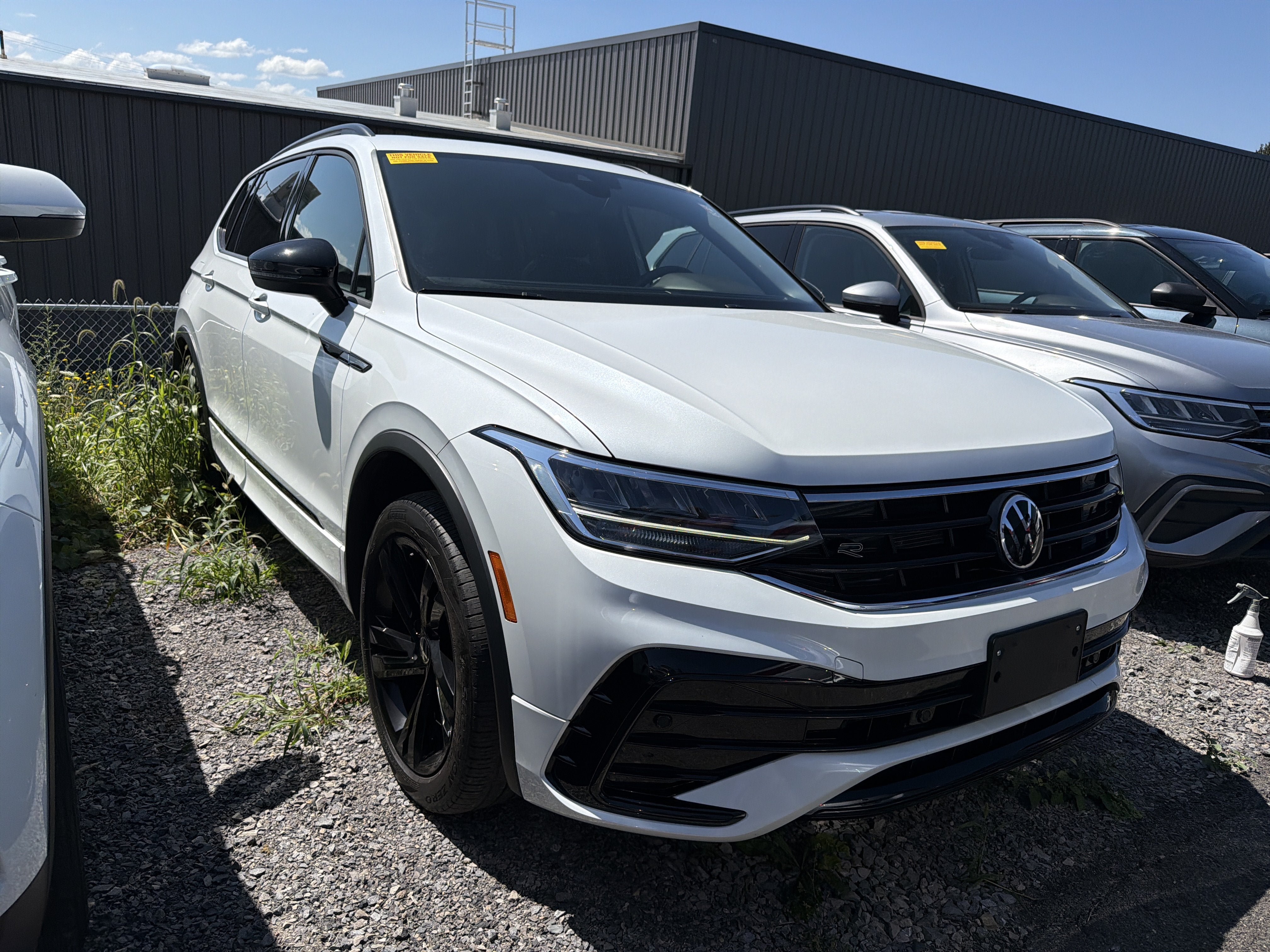 Used 2024 Volkswagen Tiguan SE R-Line AWD/4WD image 2