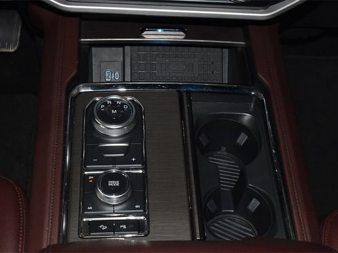 Used 2024 Ford Expedition Limited image 20