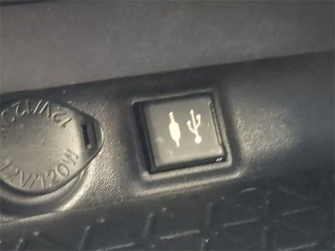 Used 2019 Toyota RAV4 XLE Premium image 22