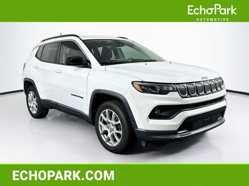 Used 2022 Jeep Compass Latitude AWD/4WD image 1