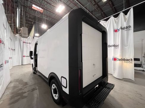 Used 2024 Chevrolet Brightdrop 400 w/ Commercial Equipment Package AWD/4WD image 2