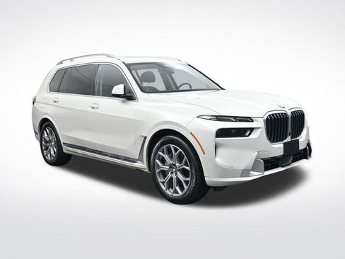 Used 2025 BMW X7 xDrive40i w/ Premium Package image 2