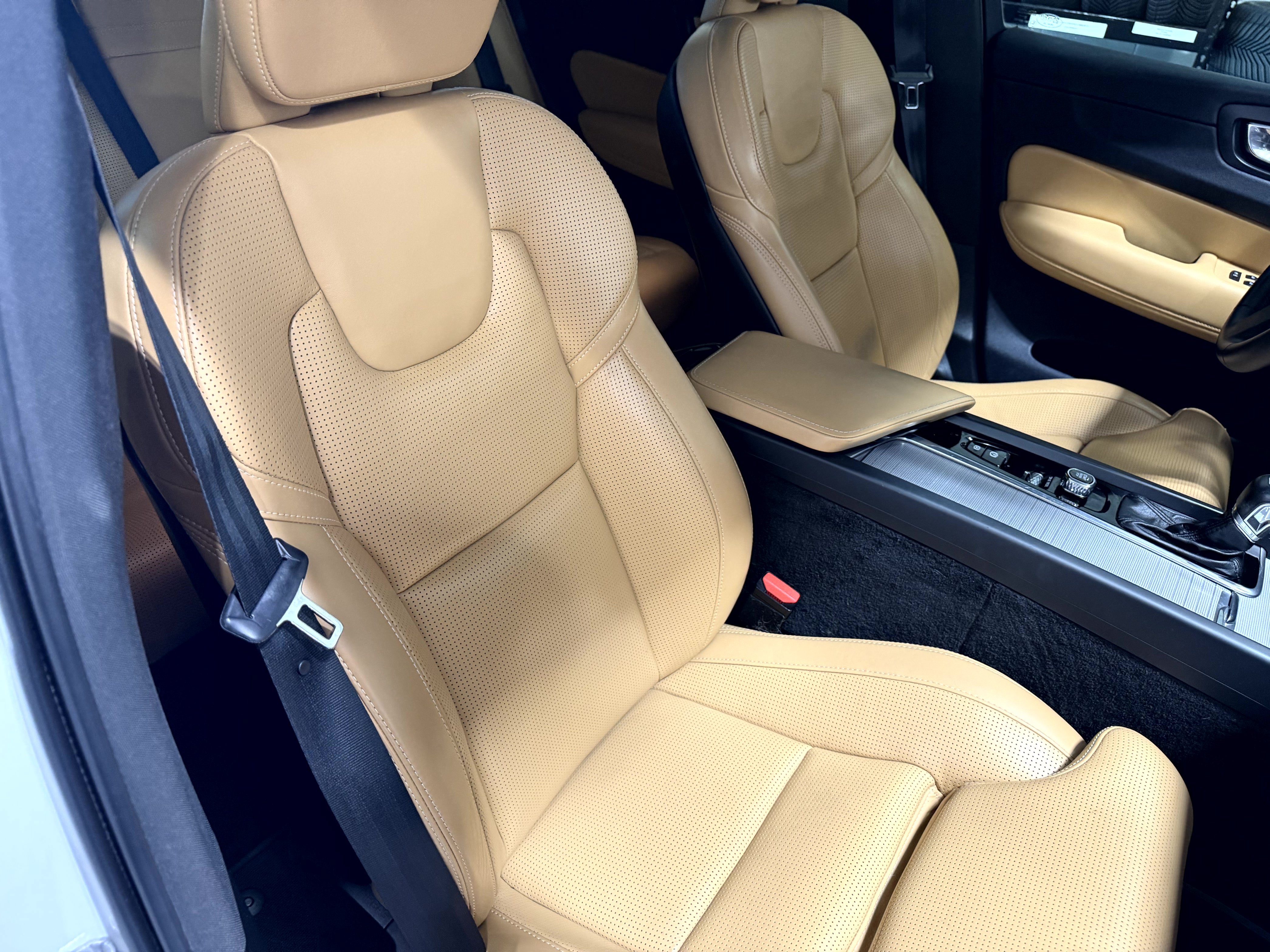 Used 2019 Volvo XC60 T6 Inscription w/ Protection Package Premier AWD/4WD image 22
