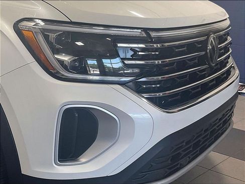 Used 2025 Volkswagen Atlas SEL AWD/4WD image 33