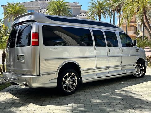 Used 2015 Chevrolet Express 2500 Extended RWD image 5
