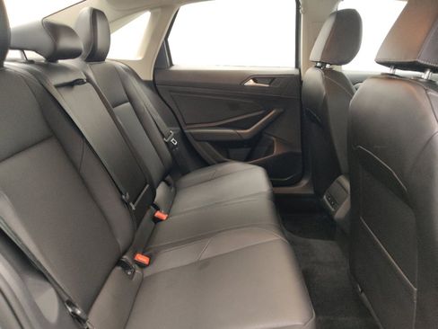 Used 2019 Volkswagen Jetta SE w/ Cold Weather Package FWD image 19