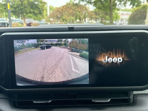 Used 2024 Jeep Wrangler Unlimited Sport AWD/4WD image 25