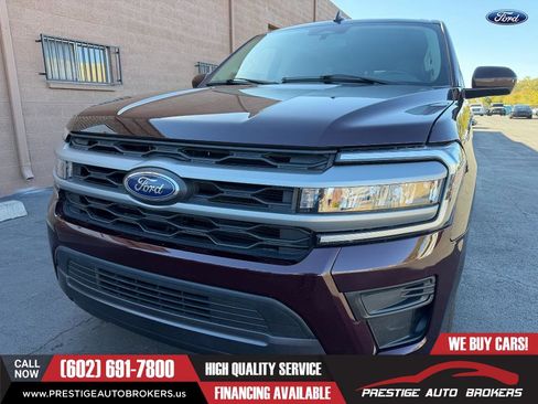 Used 2024 Ford Expedition Max XLT image 5