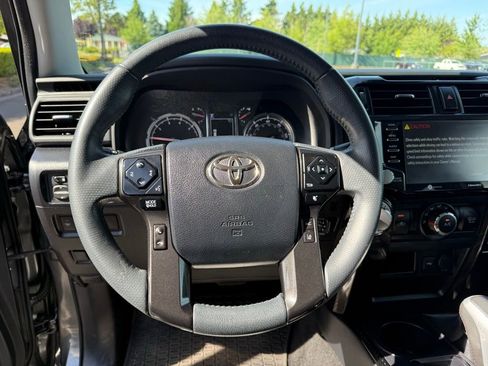 Used 2020 Toyota 4Runner TRD Off-Road Premium AWD/4WD image 10