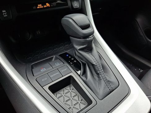 Certified 2025 Toyota RAV4 XLE FWD image 17