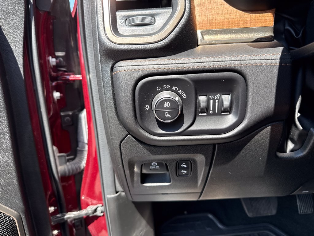 Used 2023 RAM 1500 Limited w/ Body Color Bumper Group AWD/4WD image 15
