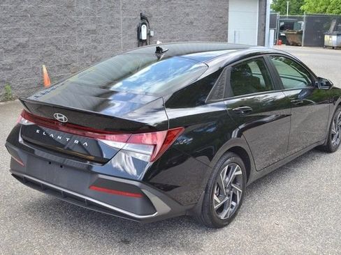 Used 2025 Hyundai Elantra Sport FWD image 8