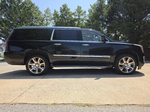 Used 2016 Cadillac Escalade ESV Luxury AWD/4WD image 4