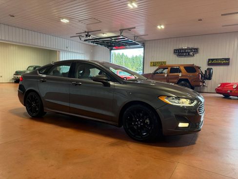Used 2019 Ford Fusion SE w/ Equipment Group 151A image 7