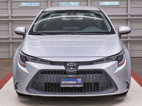 Used 2020 Toyota Corolla LE FWD image 4