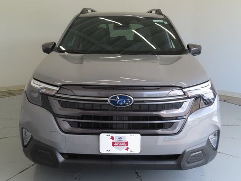 Used 2026 Subaru Forester Premium AWD/4WD image 9