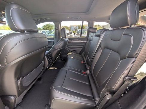 New 2025 Jeep Grand Cherokee Limited w/ Black Appearance Package image 12