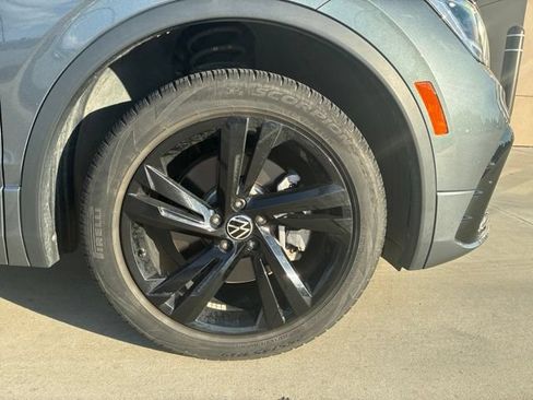Used 2024 Volkswagen Tiguan SE R-Line FWD image 11