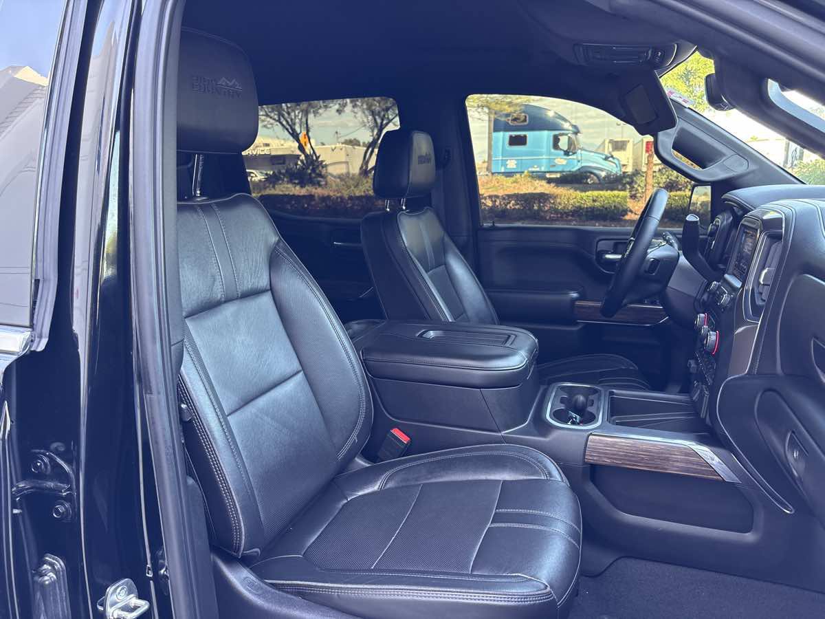 Used 2019 Chevrolet Silverado 1500 High Country w/ Technology Package AWD/4WD image 15