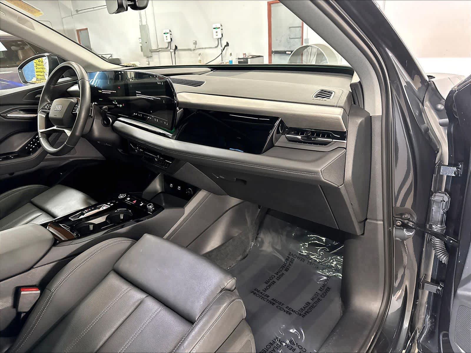 Used 2025 Audi Q6 e-tron Premium Plus w/ Premium Plus AWD/4WD image 17