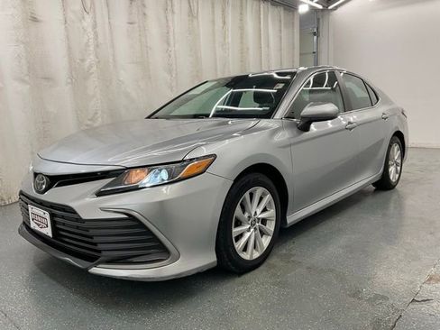 Used 2022 Toyota Camry LE FWD image 4