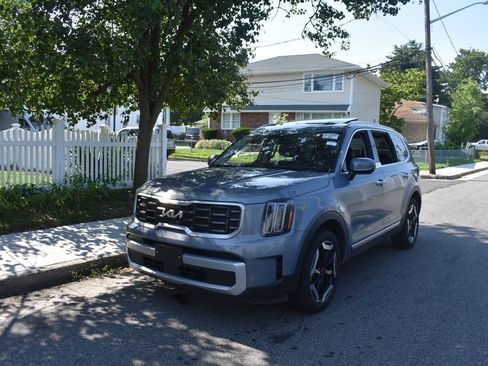 Used 2025 Kia Telluride S FWD image 3