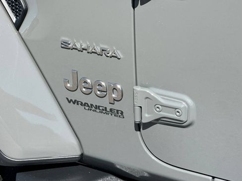 Used 2020 Jeep Wrangler Unlimited Sahara AWD/4WD image 26