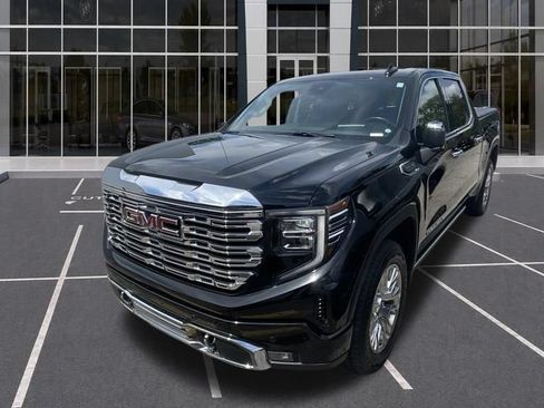 Used 2023 GMC Sierra 1500 Denali w/ Technology Package AWD/4WD image 3