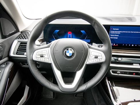 Used 2026 BMW X7 xDrive40i w/ Premium Package AWD/4WD image 11