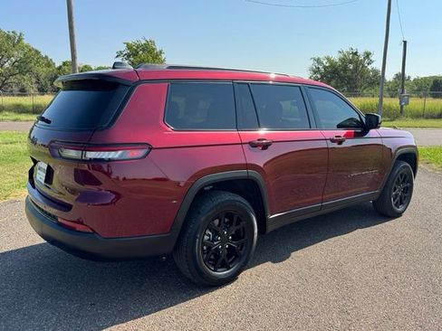 Used 2025 Jeep Grand Cherokee L Laredo RWD image 6
