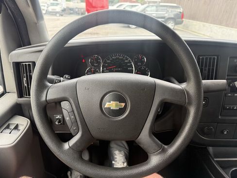 Used 2018 Chevrolet Express 3500 LS RWD image 6