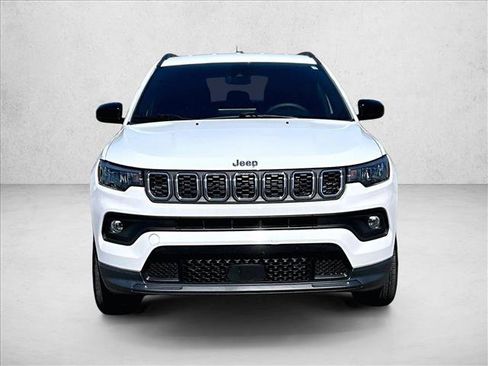 Used 2024 Jeep Compass Latitude AWD/4WD image 3