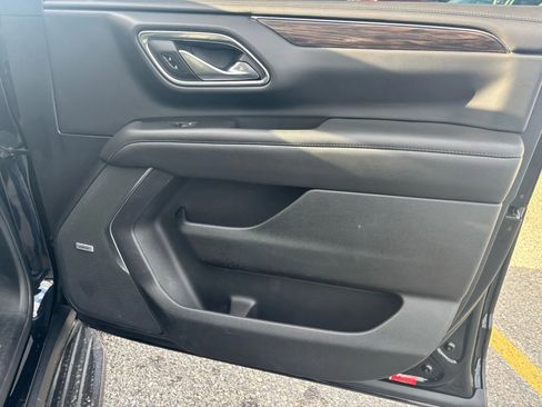 Used 2022 Chevrolet Suburban LT w/ Luxury Package image 10