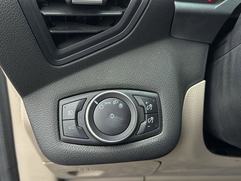 Used 2017 Ford Escape SE image 9