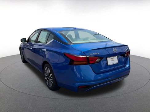 Used 2025 Nissan Altima 2.5 SV image 11