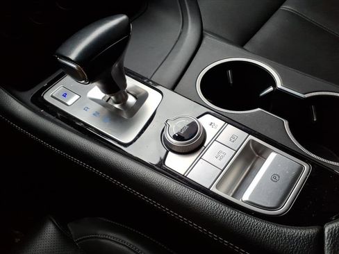 Used 2022 Genesis G70 2.0T image 9