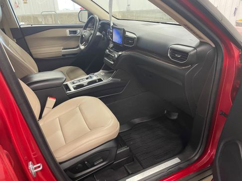 Used 2022 Ford Explorer Limited w/ Class IV Trailer Tow Package image 34