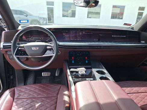 Used 2025 Cadillac Escalade Sport w/ LPO, ONYX Package image 19