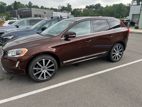Used 2017 Volvo XC60 T6 Inscription w/ Climate Package AWD/4WD image 6